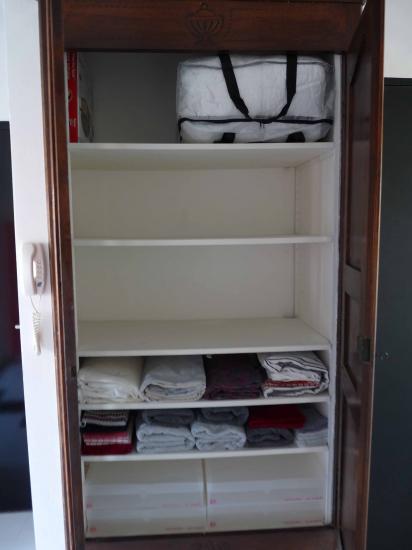 L'intérieur du placard ancien